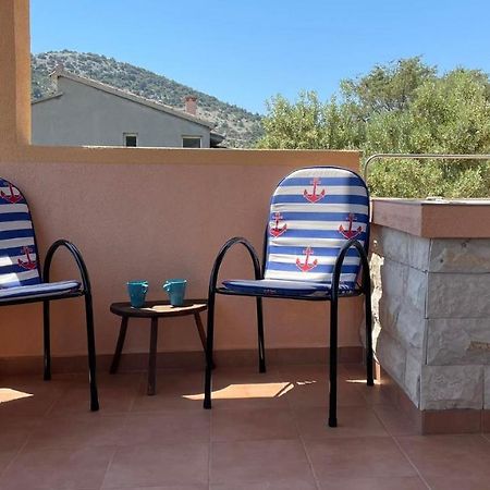 Apartman Emilija Vinišće Buitenkant foto
