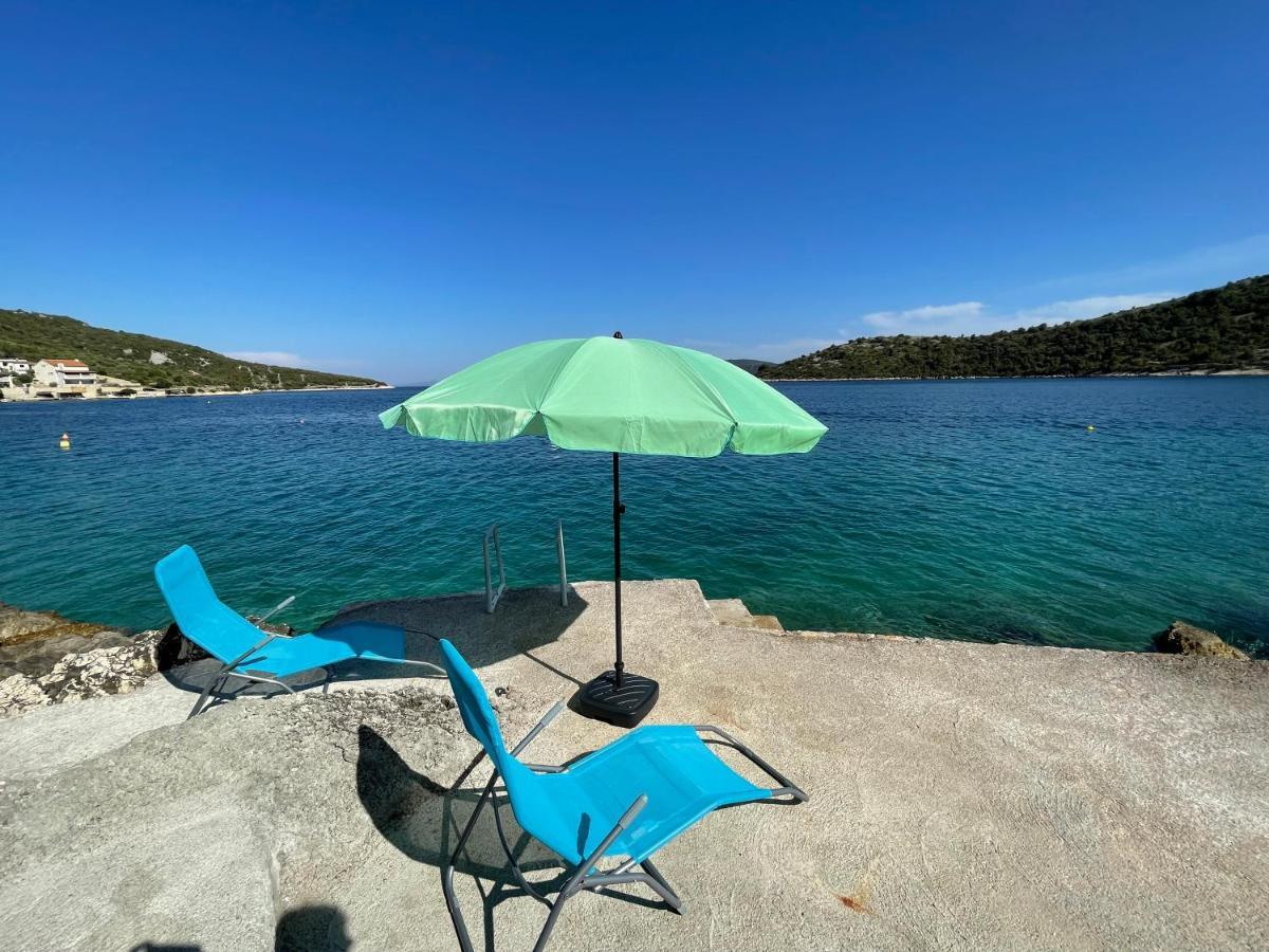 Apartman Emilija Vinišće Buitenkant foto