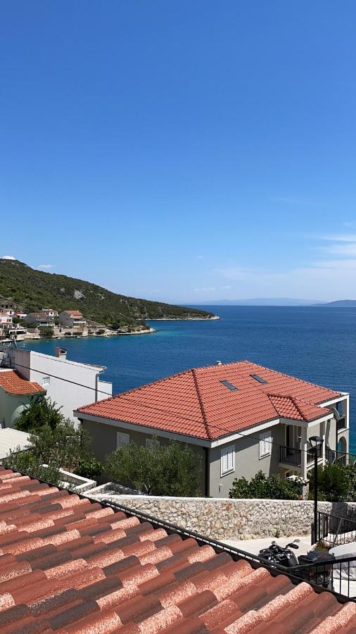 Apartman Emilija Vinišće Buitenkant foto