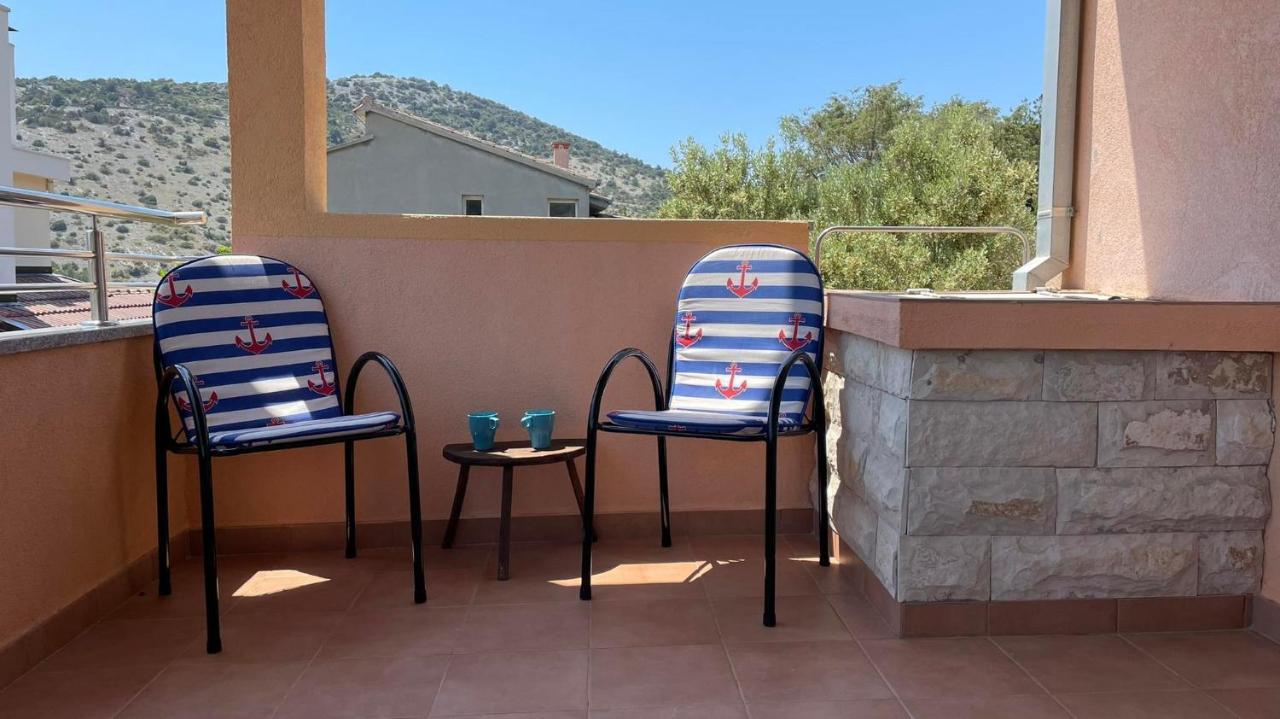 Apartman Emilija Vinišće Buitenkant foto