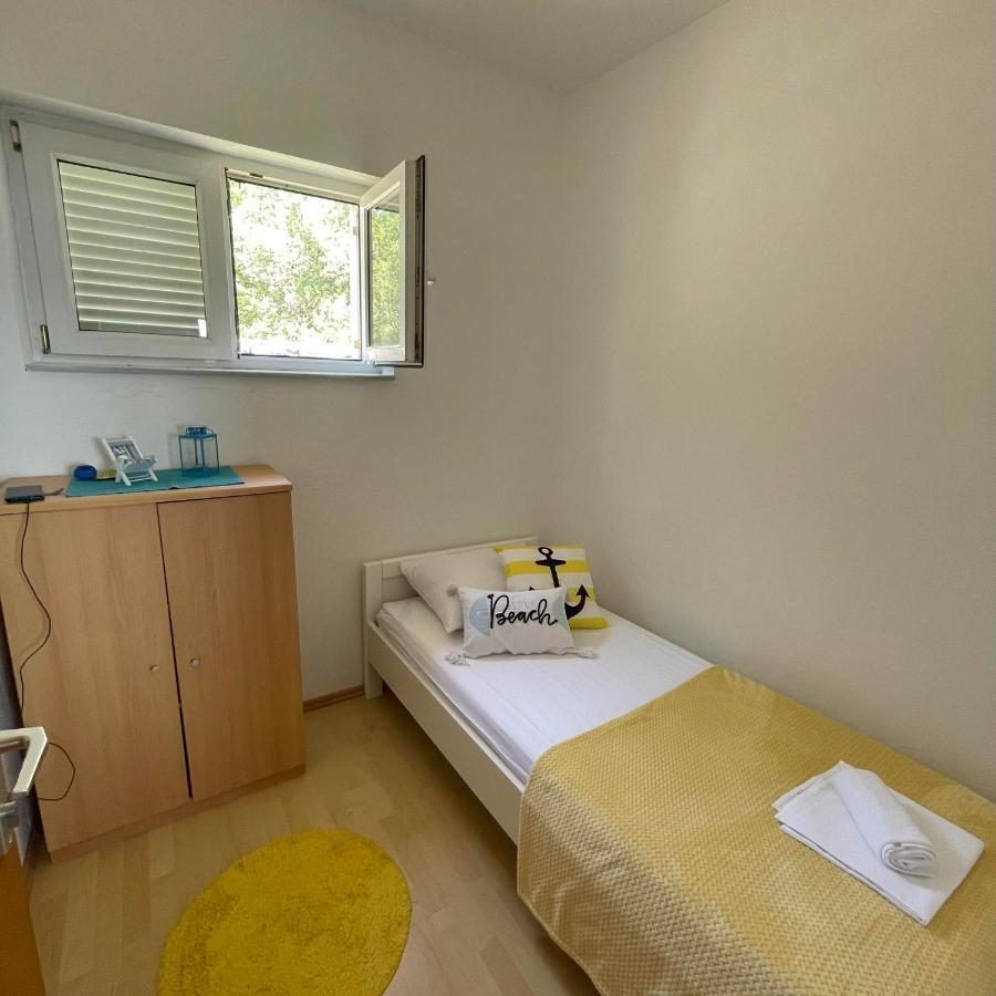 Apartman Emilija Vinišće Buitenkant foto