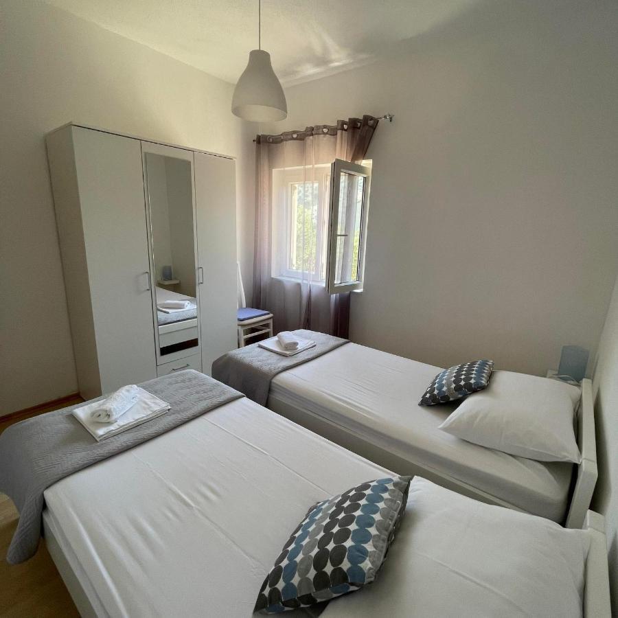 Apartman Emilija Vinišće Buitenkant foto