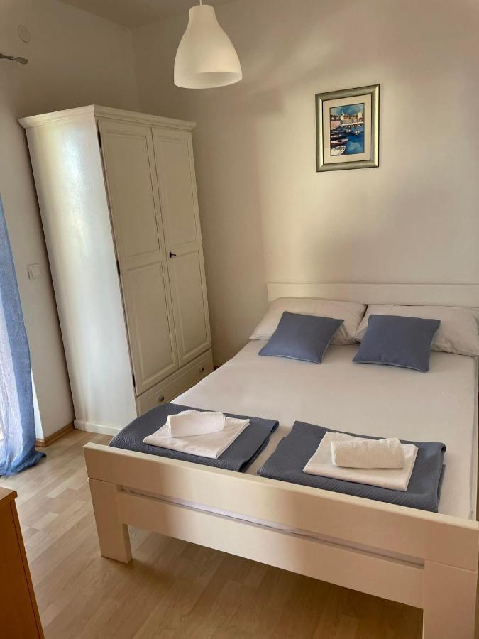 Apartman Emilija Vinišće Buitenkant foto
