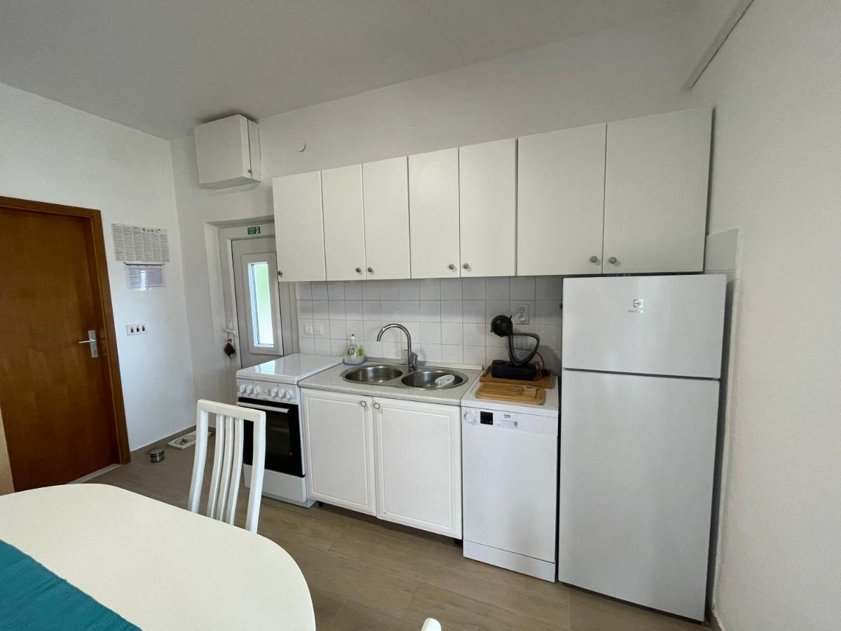 Apartman Emilija Vinišće Buitenkant foto
