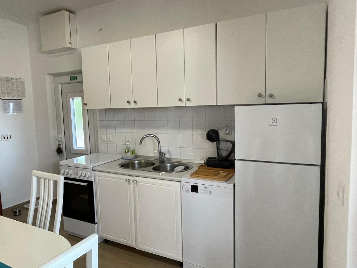 Apartman Emilija Vinišće Buitenkant foto
