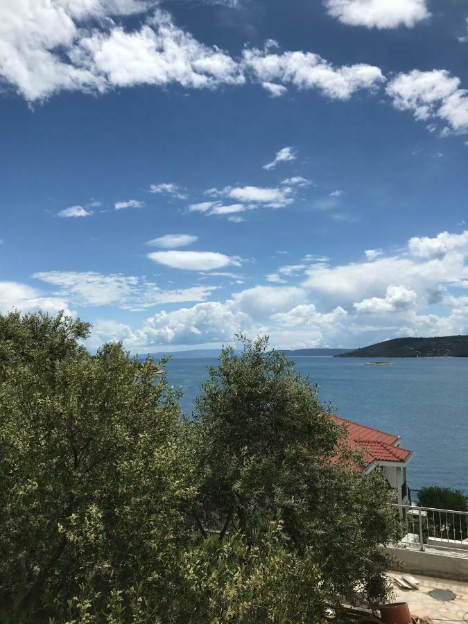 Apartman Emilija Vinišće Buitenkant foto