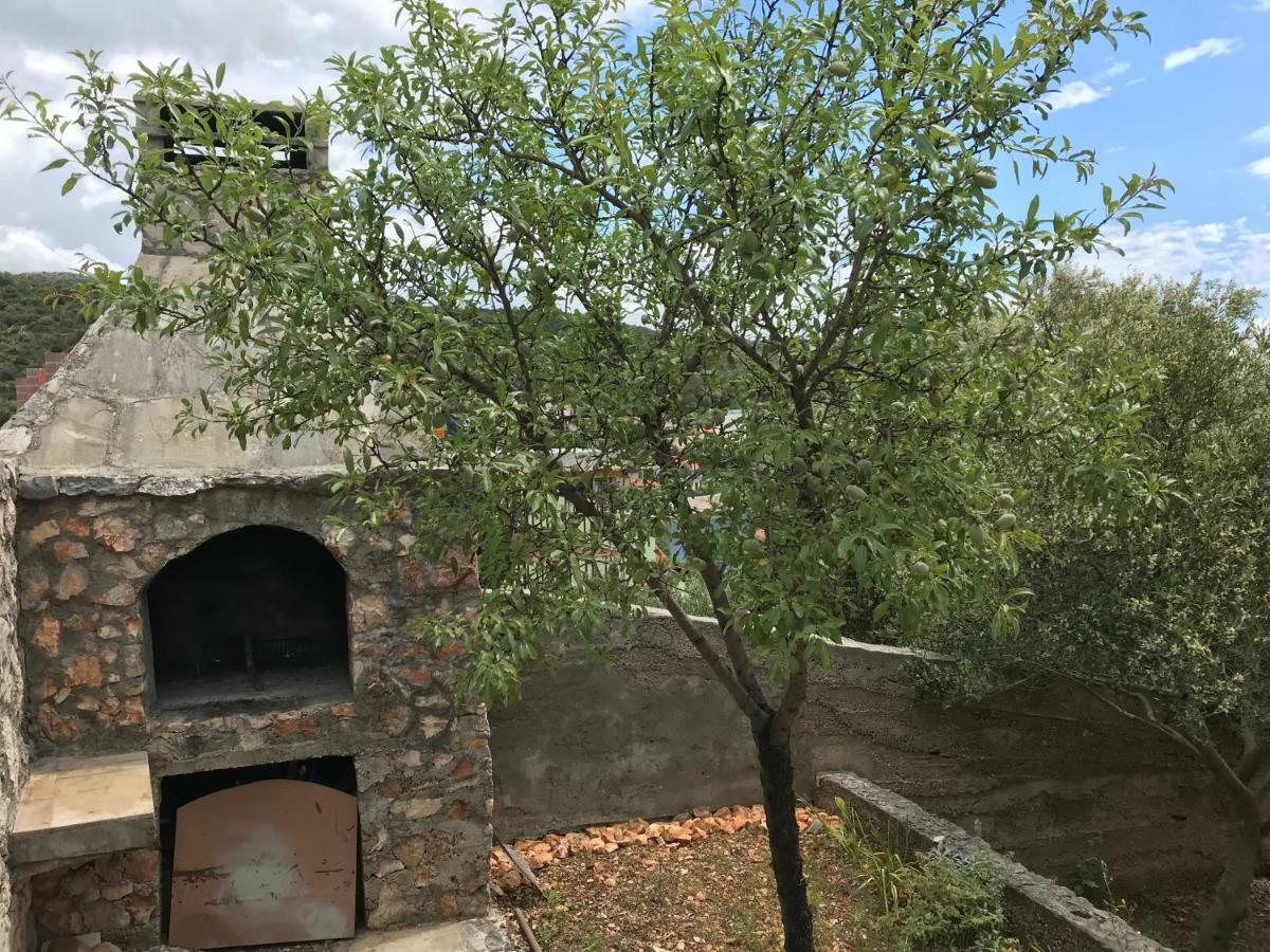 Apartman Emilija Vinišće Buitenkant foto